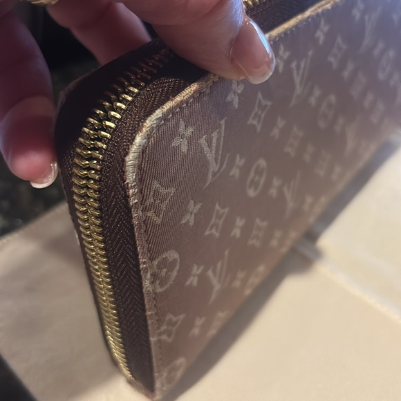 Louis Vuitton DENIM Authentic Monogram Zippy Wallet - Picture 12 of 12